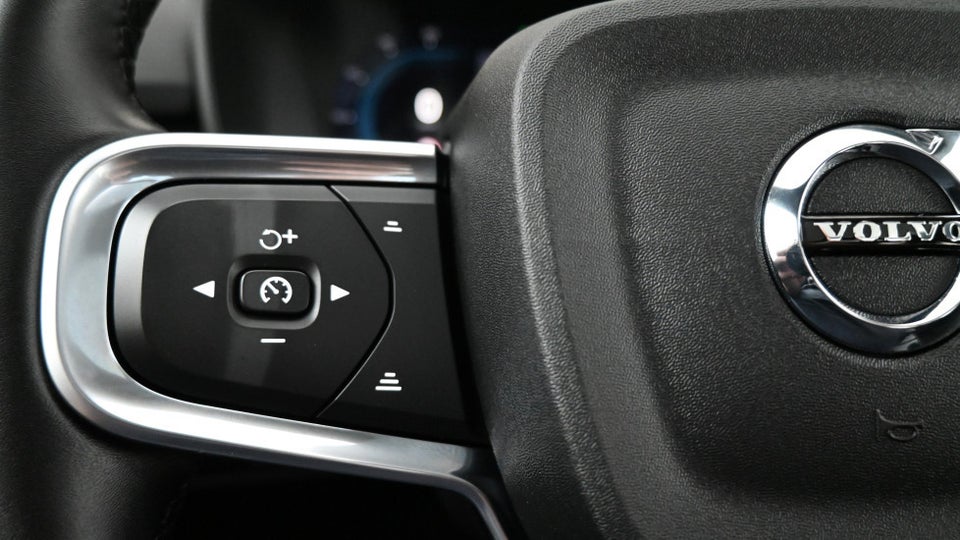 Volvo EX40 Twin Black Edition 5d