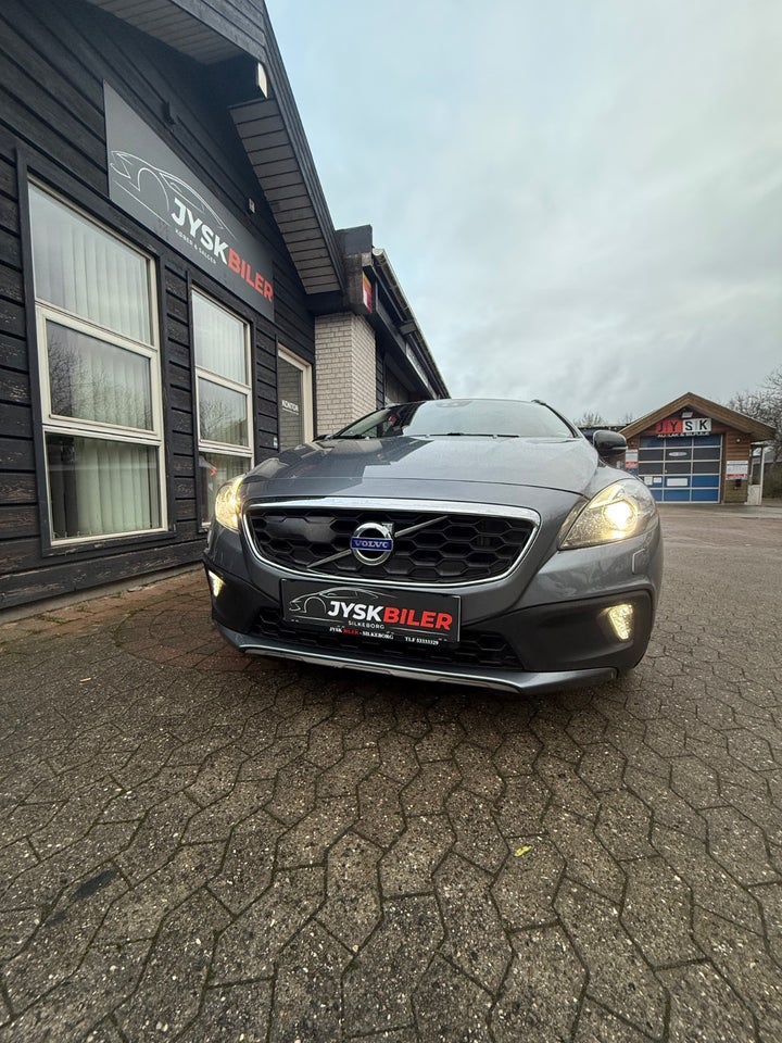 Volvo V40 CC 2,0 D4 190 Momentum aut. 5d