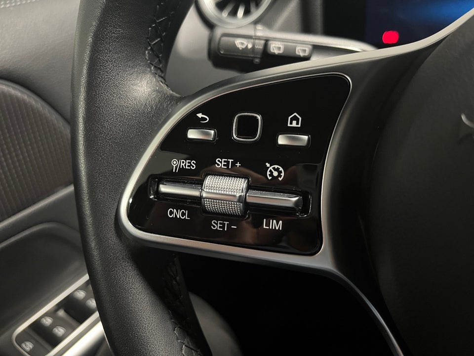 Mercedes EQA300 Progressive 4Matic 5d