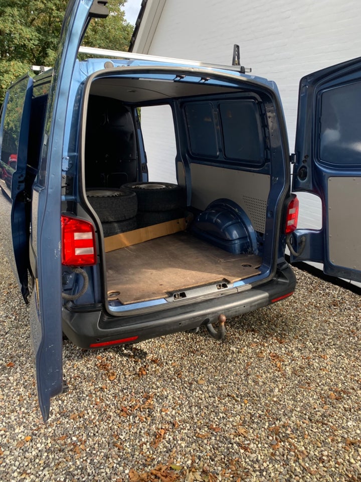 VW Transporter 2,0 TDi 150 Kassevogn lang