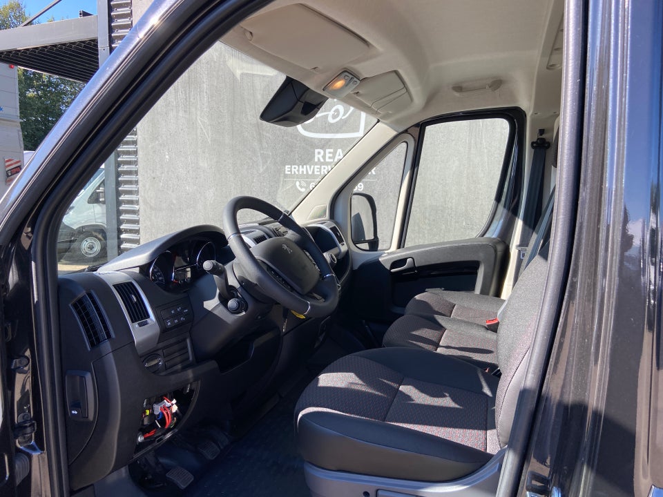 Peugeot Boxer 333 2,2 BlueHDi 140 L2H2 Premium