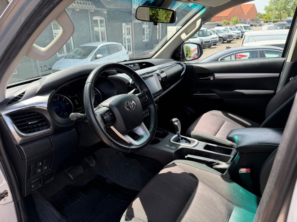 Toyota HiLux 2,4 D-4D 150 T4 Db.Kab aut. 4x4 4d