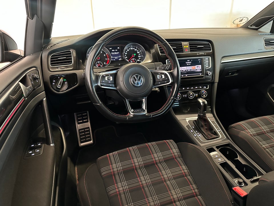 VW Golf VII 2,0 GTi DSG BMT 5d