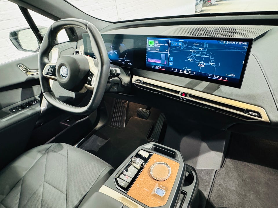 BMW iX xDrive40 Supercharged 5d