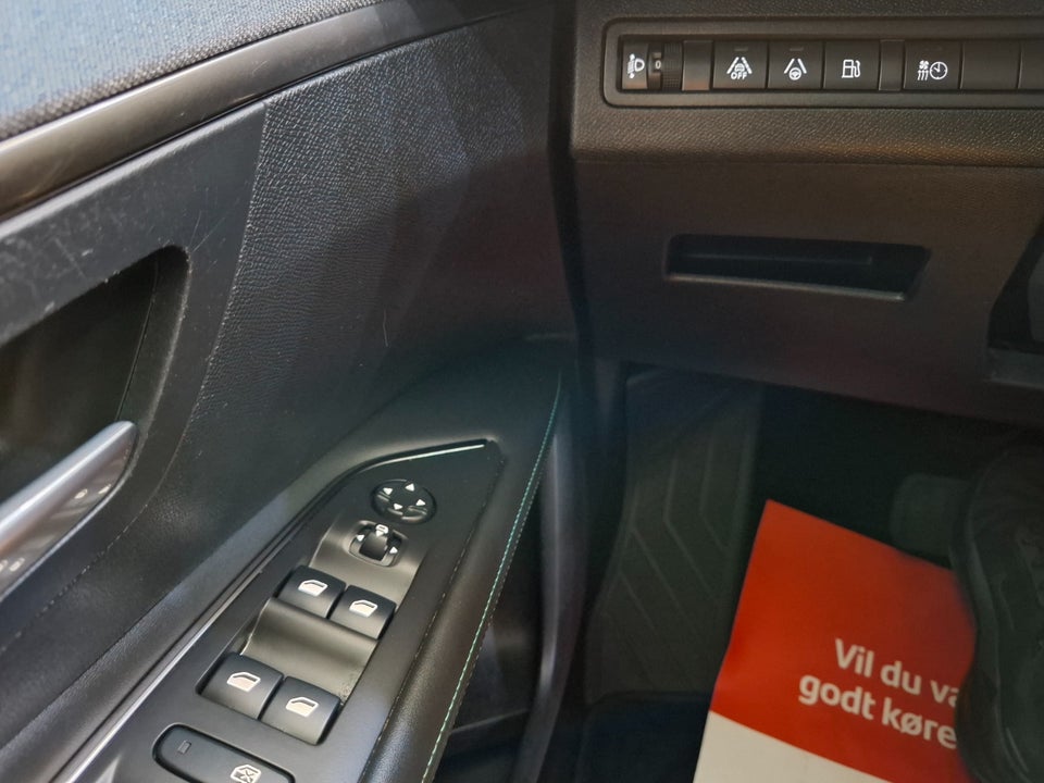 Peugeot 3008 1,6 Hybrid First Selection EAT8 5d