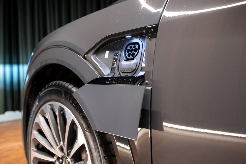 Audi Q8 e-tron 55 S-line quattro 5d