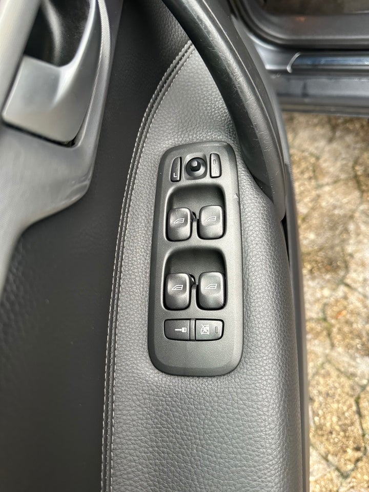 Volvo V70 2,4 140 Momentum 5d