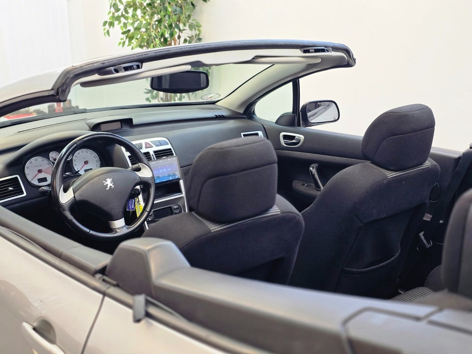 Peugeot 307 2,0 16V CC 2d