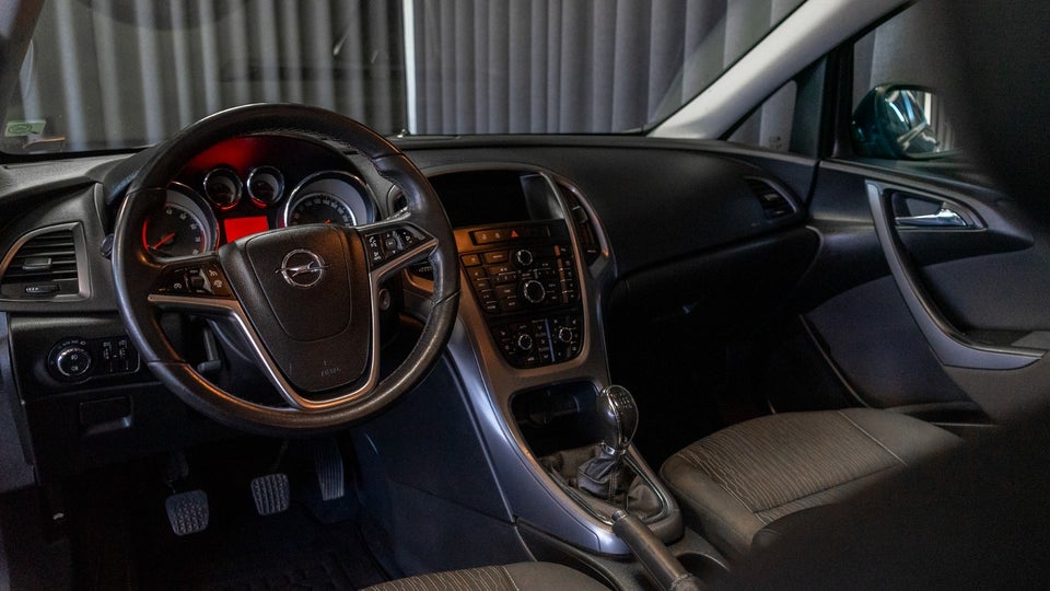 Opel Astra 1,4 T 140 Enjoy 5d