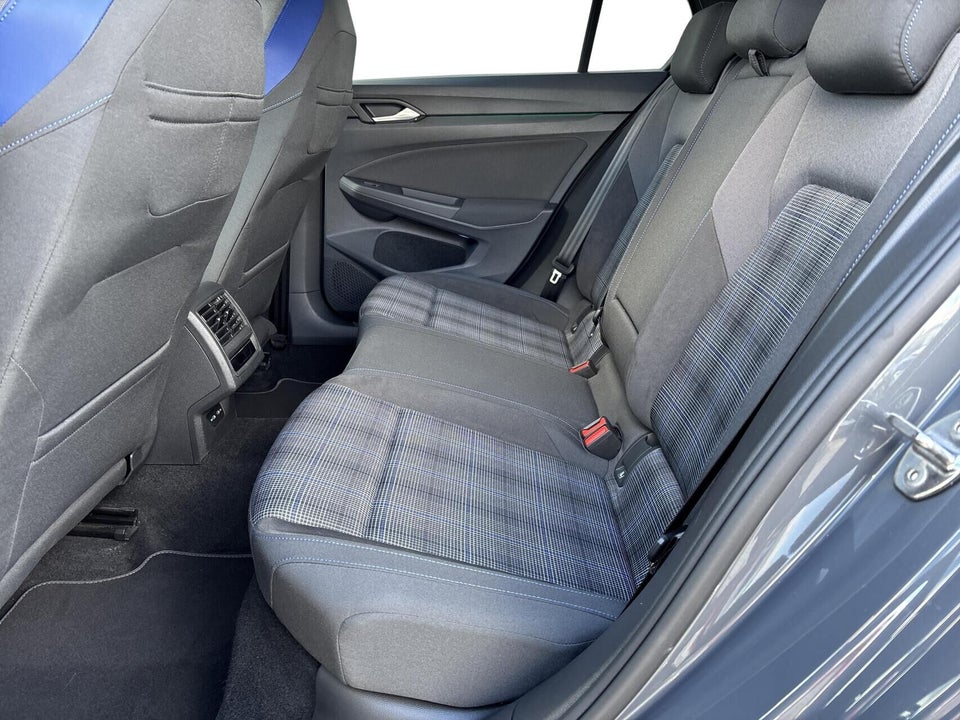 VW Golf VIII 1,4 GTE DSG 5d