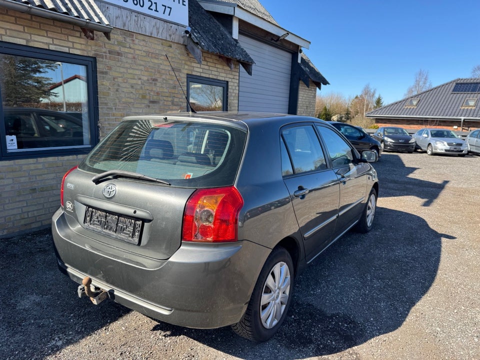 Toyota Corolla 1,6 Luna 5d