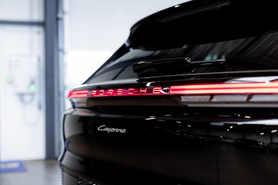 Porsche Cayenne Electric 5d