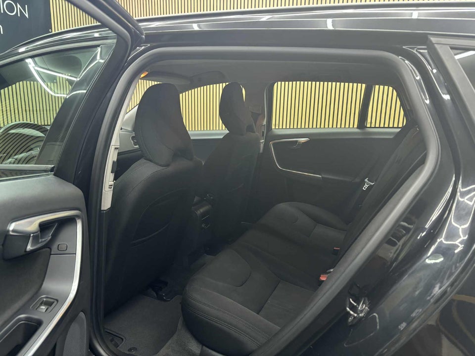 Volvo V60 1,6 DRIVe Momentum 5d