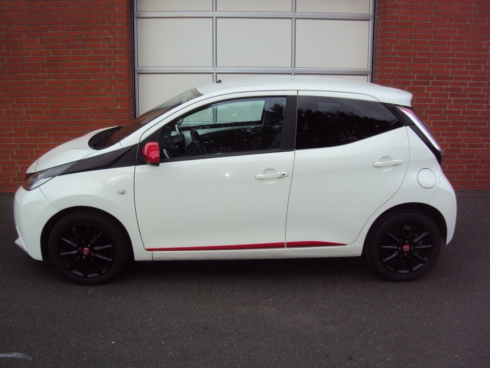 Toyota Aygo 1,0 VVT-i x-press 5d