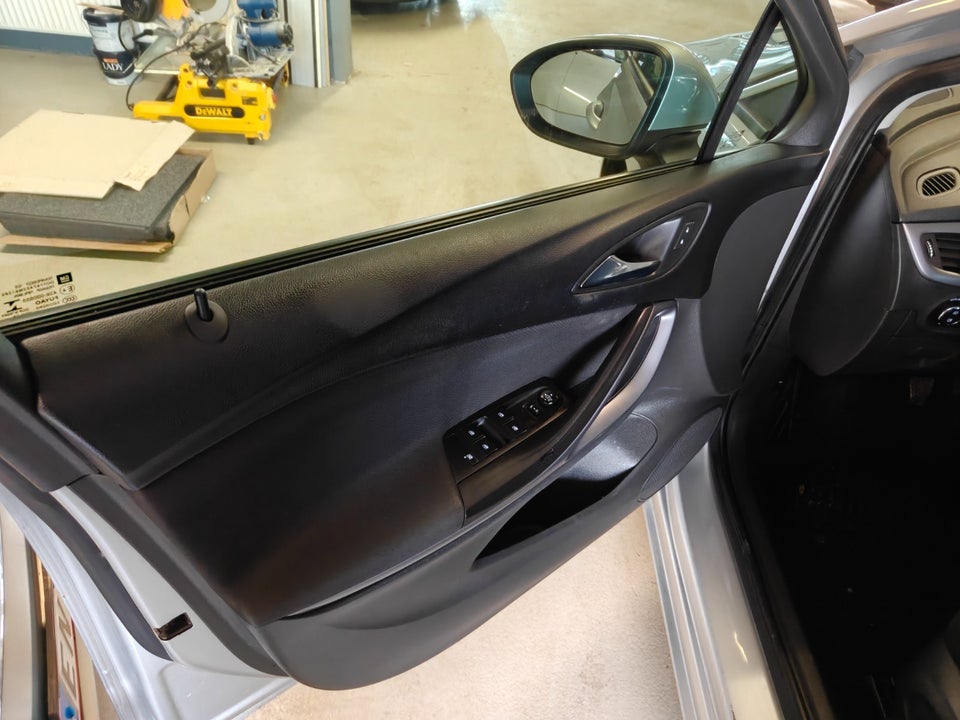 Opel Astra 1,6 CDTi 110 Dynamic Sports Tourer 5d