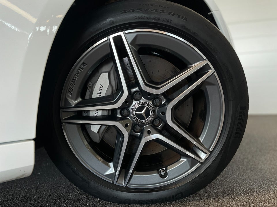 Mercedes E300 de 2,0 AMG Line stc. aut. 5d