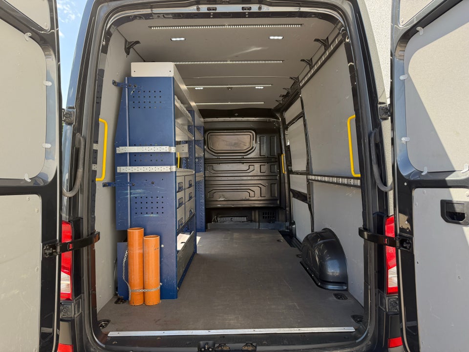 VW Crafter 35 2,0 TDi 177 Kassevogn L3H3 aut.