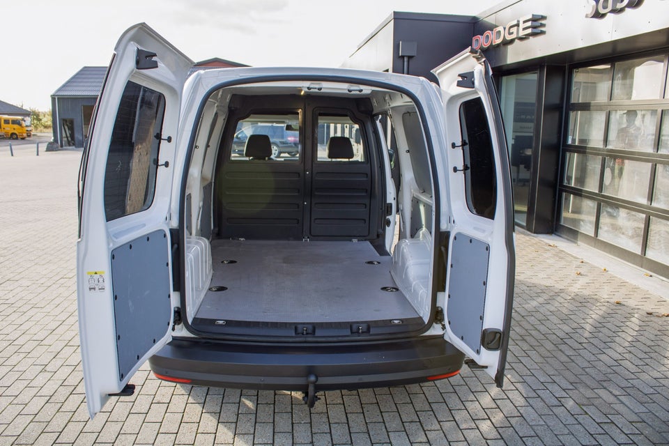 VW Caddy Maxi 1,6 TDi 102 Van 4d