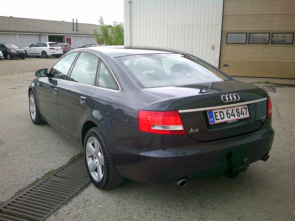 Audi A6 2,4 V6 4d