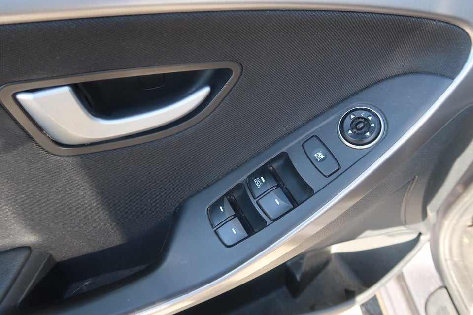 Hyundai i30 1,6 CRDi 110 Premium CW 5d