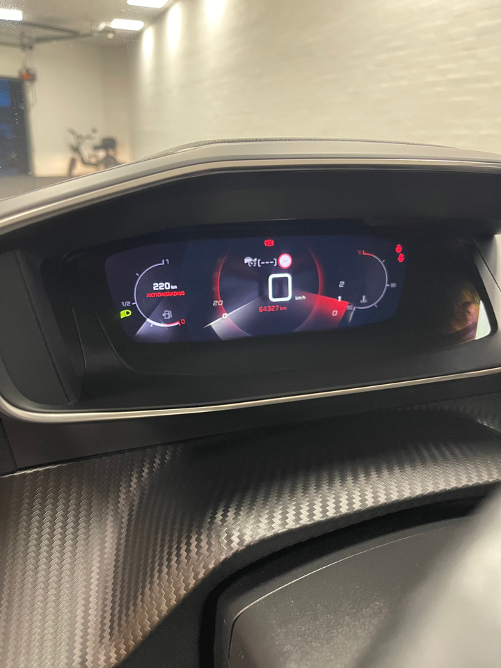 Peugeot 208 1,2 PureTech 100 Allure Sky 5d