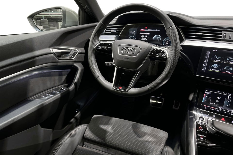 Audi Q8 e-tron 55 S-line quattro 5d