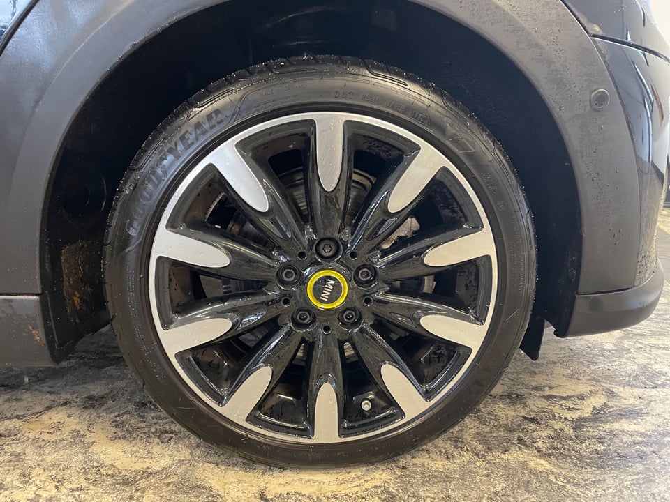 MINI Cooper SE Classic Trim 3d