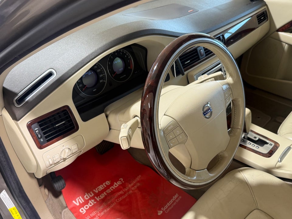 Volvo S80 2,5 T Momentum aut. 4d