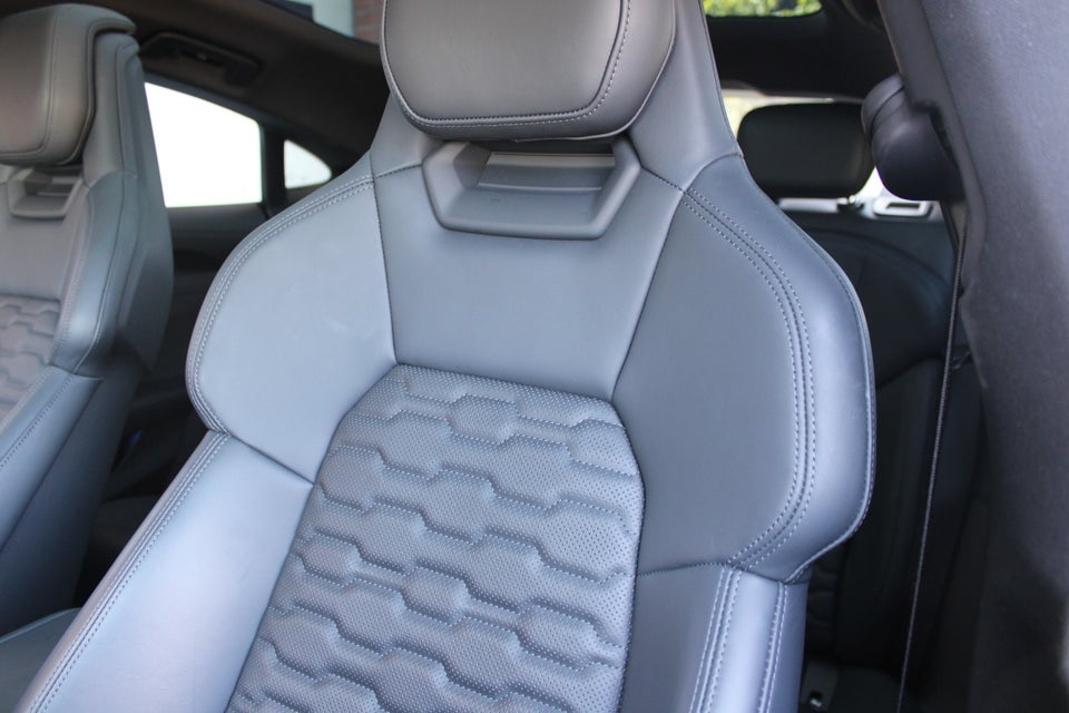 Audi e-tron GT quattro 4d