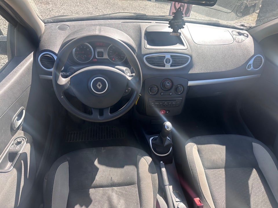 Renault Clio III 1,2 16V Authentique Sport Tourer 5d