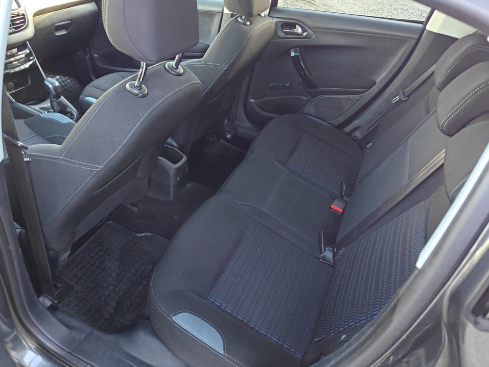 Peugeot 208 1,2 VTi Allure 5d