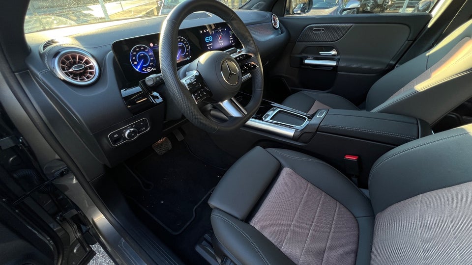 Mercedes EQA300 4Matic 5d