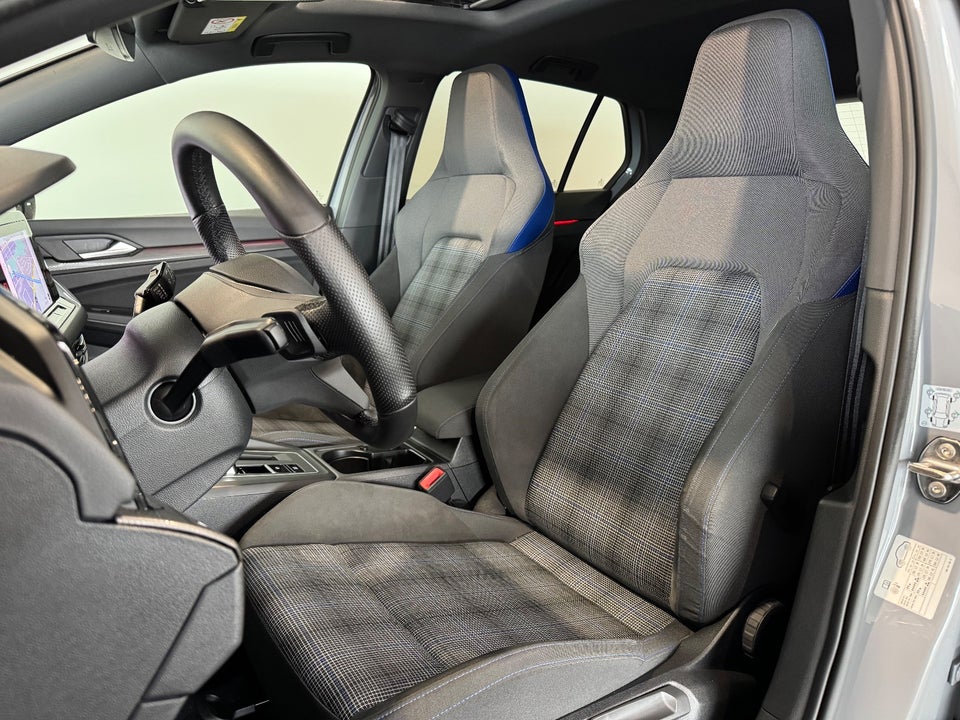 VW Golf VIII 1,4 GTE DSG 5d