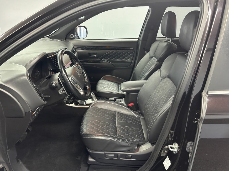 Mitsubishi Outlander 2,4 PHEV Instyle CVT 4WD 5d