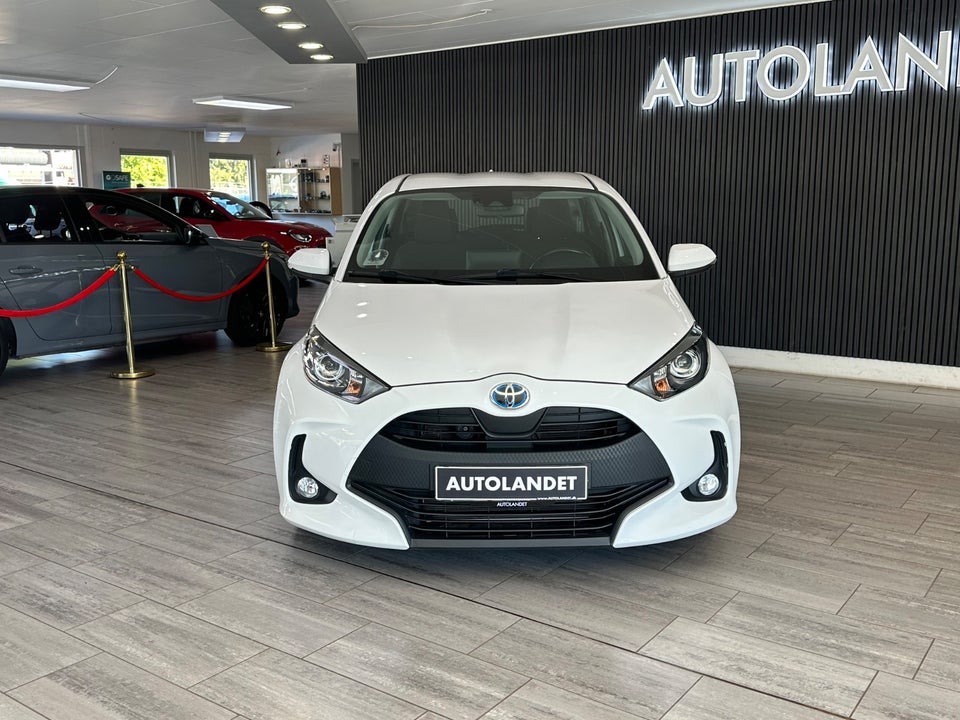 Toyota Yaris 1,5 Hybrid H1 e-CVT 5d