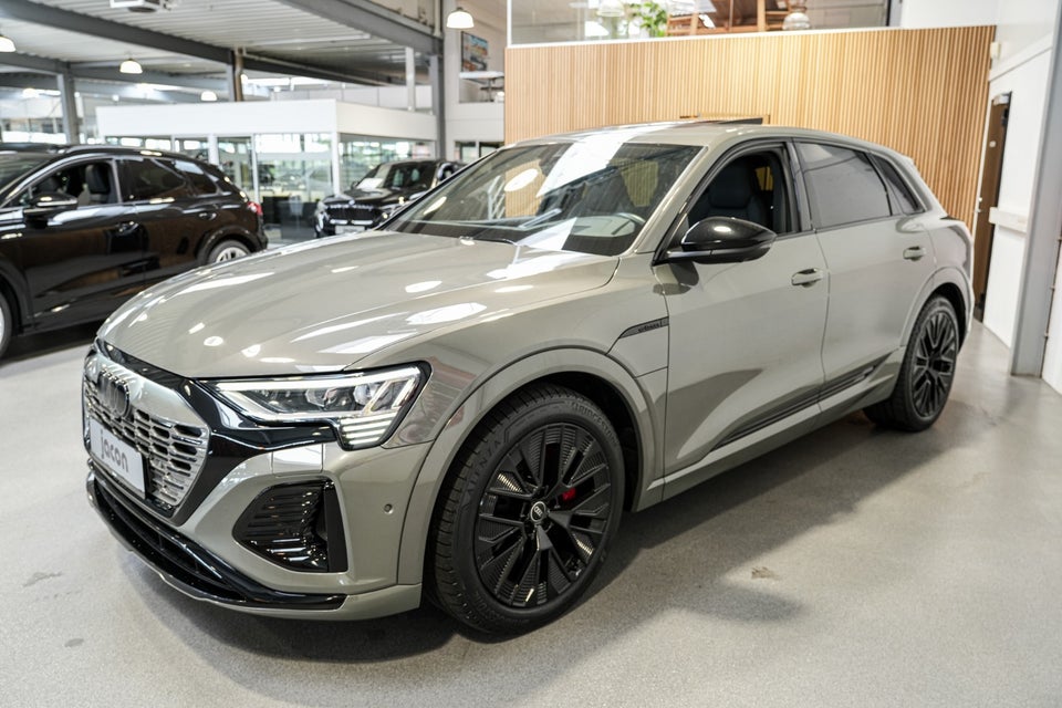 Audi Q8 e-tron 55 S-line quattro 5d