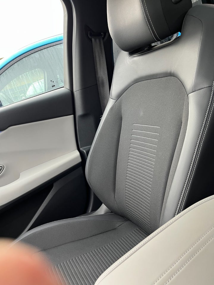 Ford Explorer 84 Select Extended Range AWD 5d