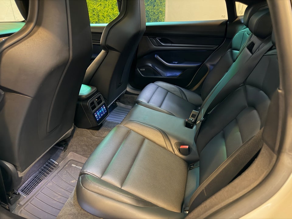 Porsche Taycan Turbo Performance+ 4d