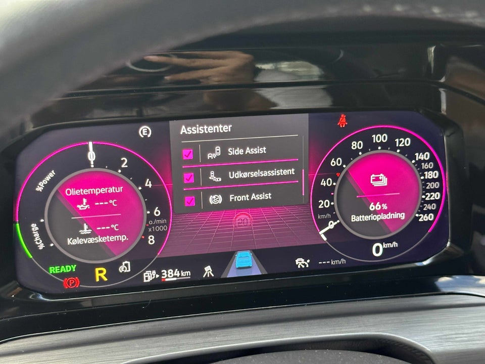 VW Golf VIII 1,4 eHybrid DSG 5d