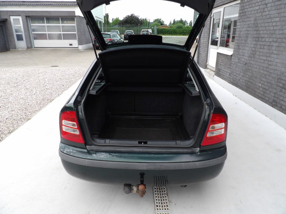 Skoda Octavia 1,6 Classic 5d