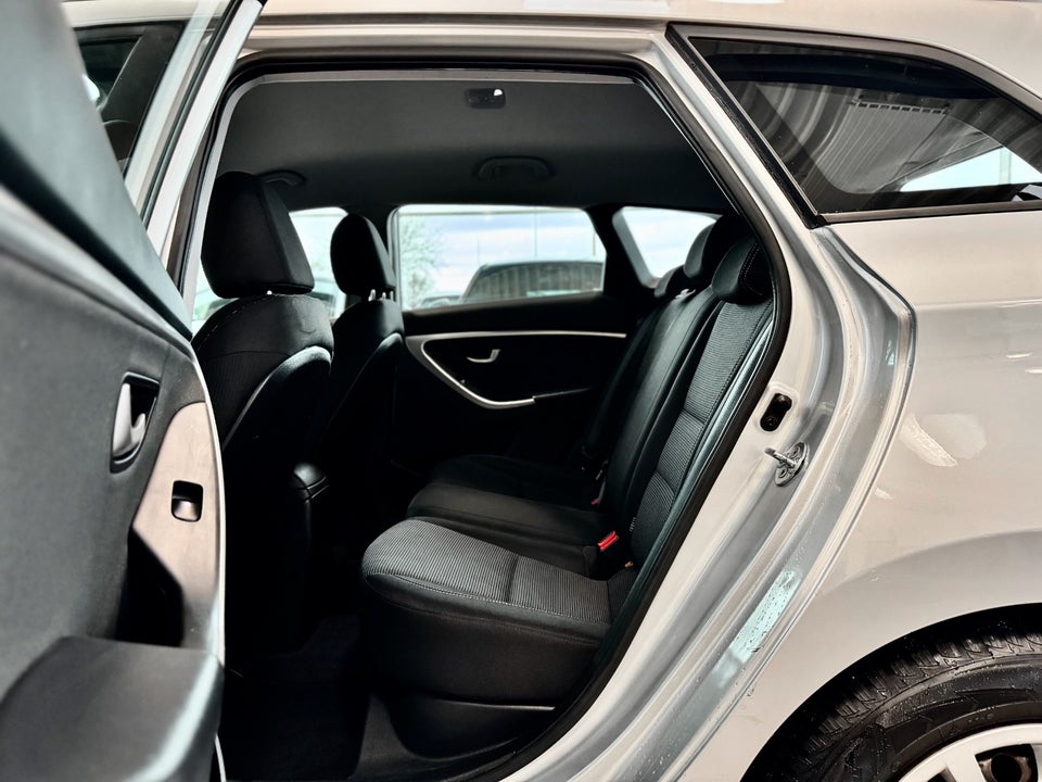 Hyundai i30 1,6 CRDi 110 XTR CW Eco 5d