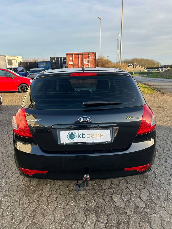 Kia Ceed 1,6 CRDi 115 Exclusive 5d