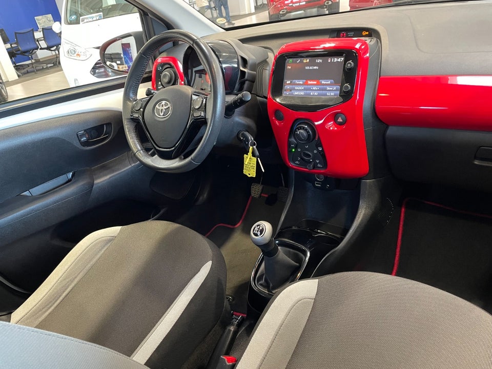 Toyota Aygo 1,0 VVT-i x-press 5d