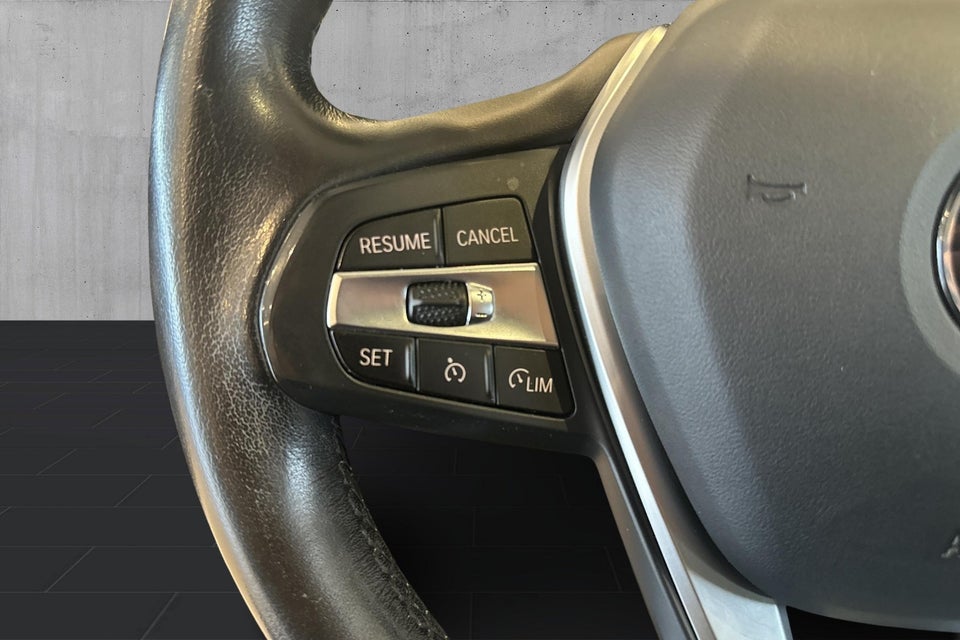 BMW 330i 2,0 Connected aut. 4d