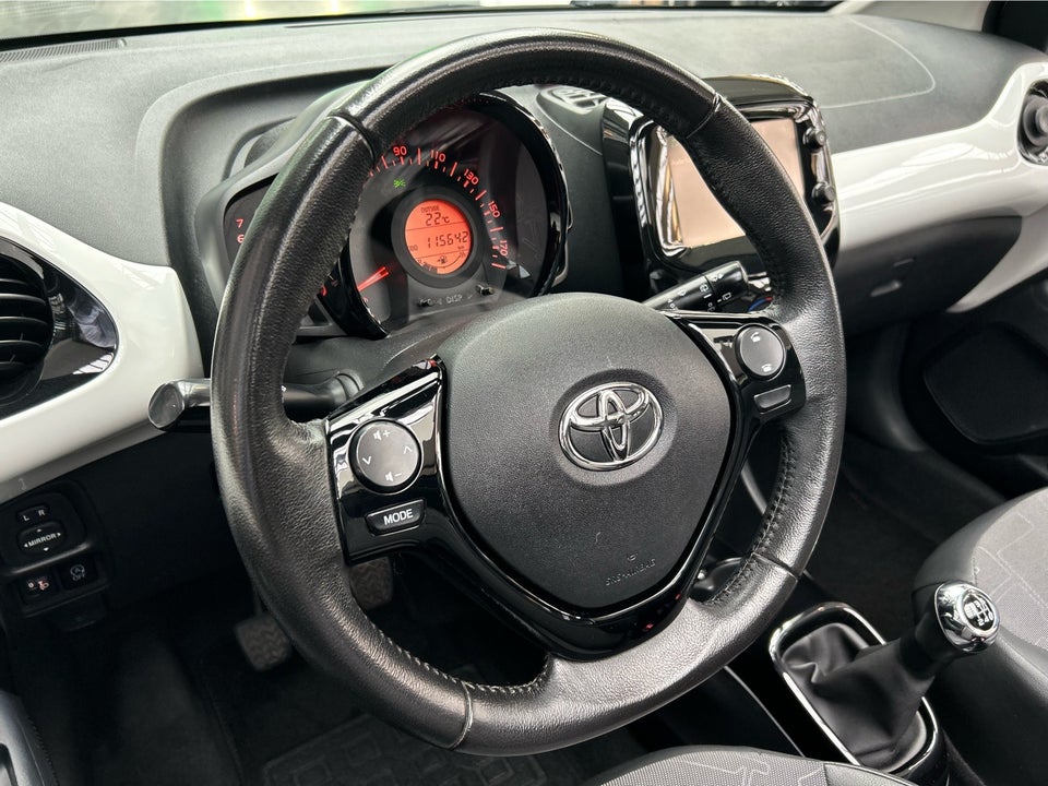 Toyota Aygo 1,0 VVT-i x-wave Sky 5d