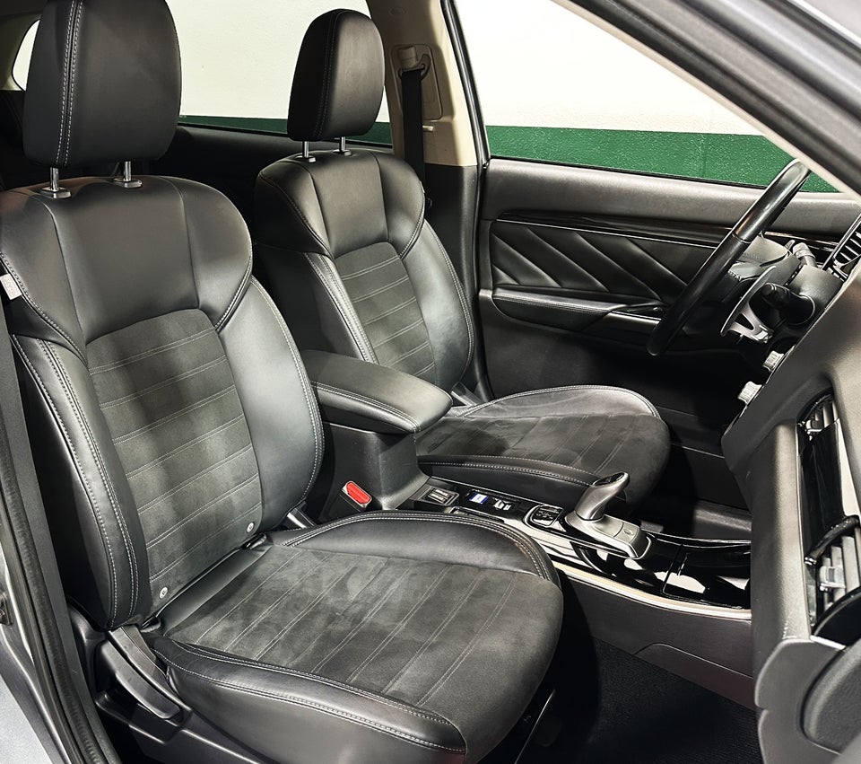 Mitsubishi Outlander 2,4 PHEV Intense CVT 4WD 5d