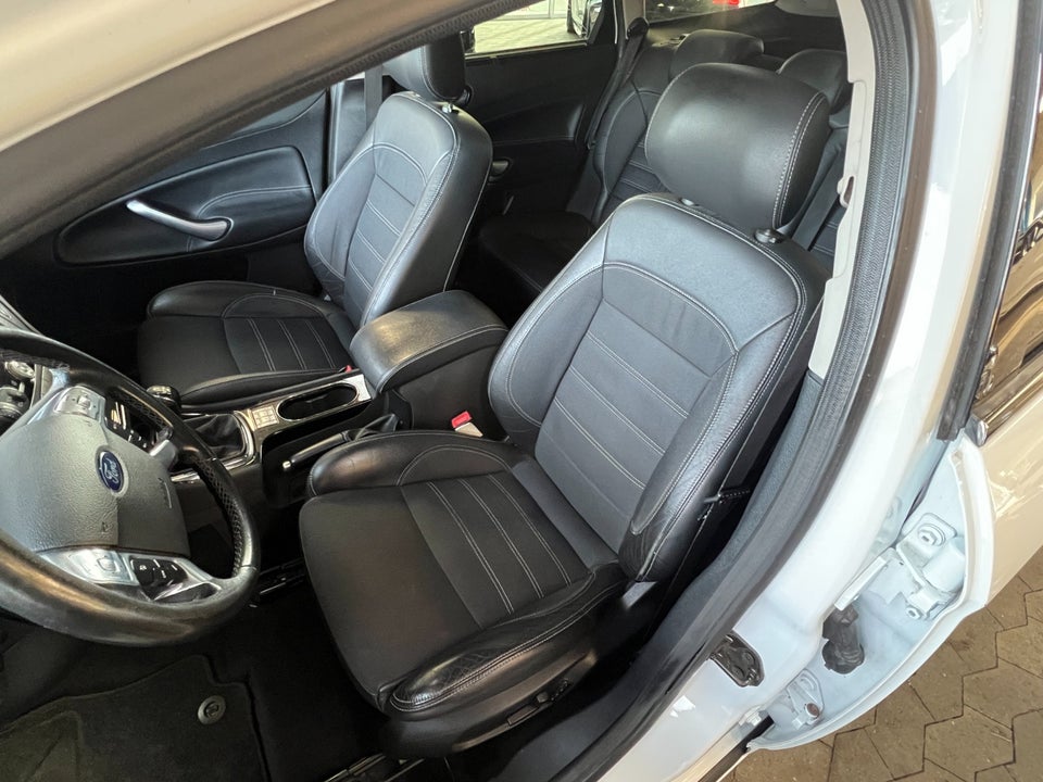 Ford Mondeo 2,5 20V Turbo Titanium stc. 5d