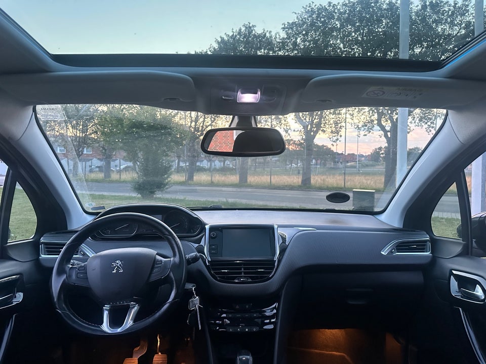 Peugeot 208 1,2 PureTech 82 Allure Sky 5d
