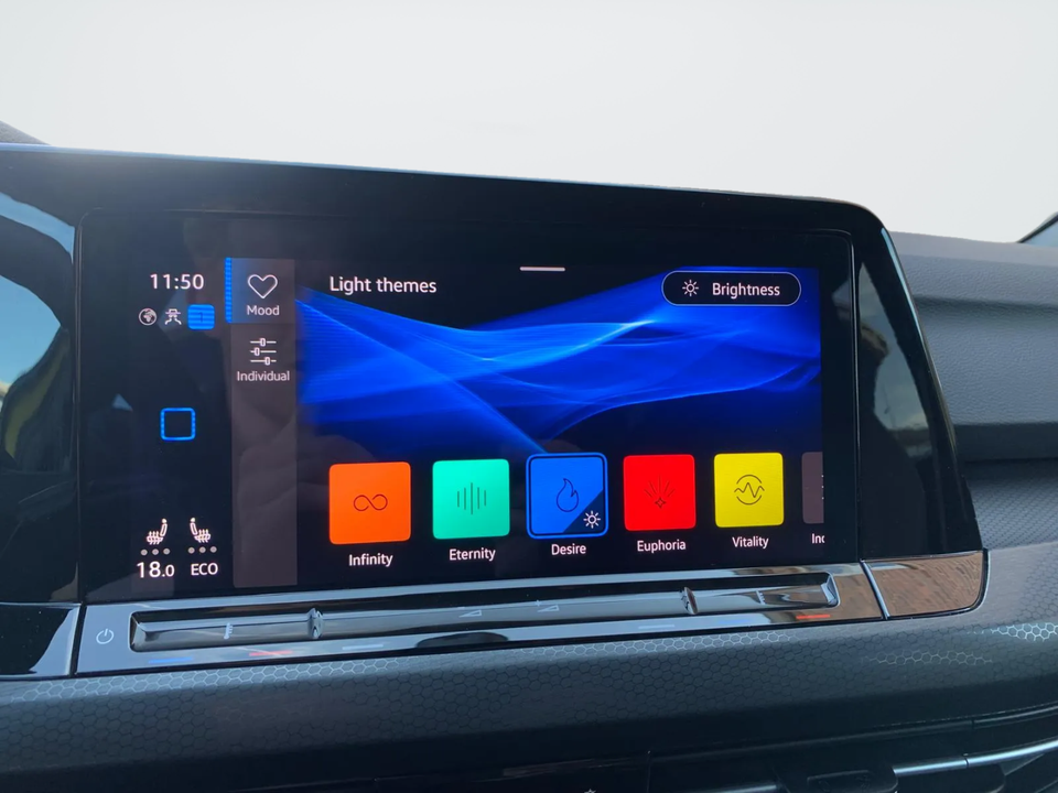 VW Golf VIII 1,4 GTE DSG 5d