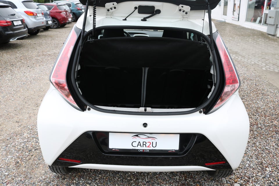 Toyota Aygo 1,0 VVT-i x-play x-touch 5d